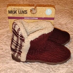 Muk Luks Women's Oxblood/Checker Slippers, Size: S, NWT